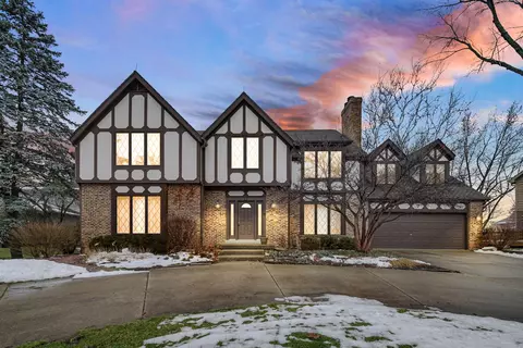 7 Buckingham Dr, Sugar Grove, IL 60554