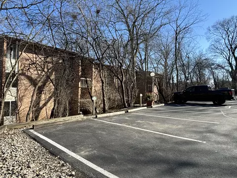 6012 Forest View Rd #3D, Lisle, IL 60532