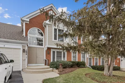 1898 Fox Run Dr #C, Elk Grove Village, IL 60007