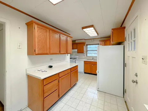 1473 E Walnut Ave, Des Plaines, IL 60016 photo 3