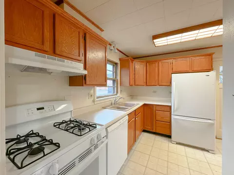 1473 E Walnut Ave, Des Plaines, IL 60016 photo 4