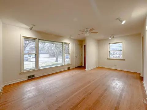 1473 E Walnut Ave, Des Plaines, IL 60016 photo 2