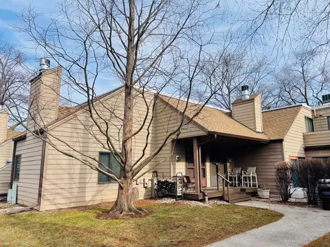 3369 Beacon St #9, North Chicago, IL 60064