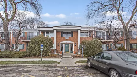 702 E Algonquin Rd #K209, Arlington Heights, IL 60005