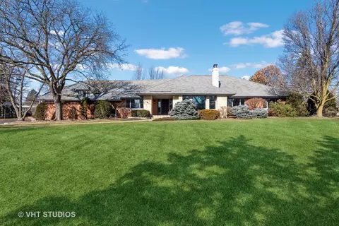 8 Hunt Club Dr, Oak Brook, IL 60523