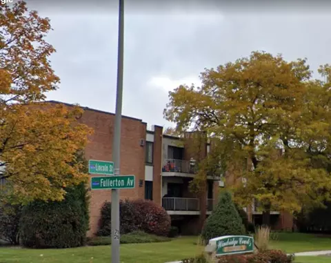 300 W Fullerton Ave #321, Addison, IL 60101