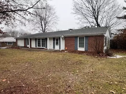 23 Lakeshore Dr, Danville, IL 61832