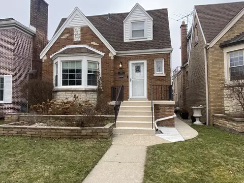 4860 W Balmoral Ave, Chicago, IL 60630