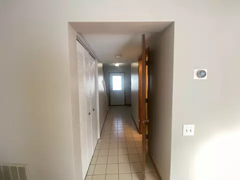 1479 Garnet Cir, Hoffman Estates, IL 60192 photo 2
