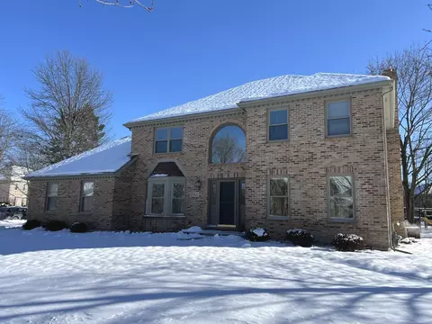 2300 River Woods Dr, Naperville, IL 60565