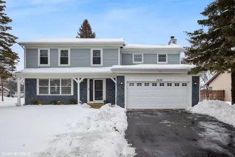 1535 Powder Horn Dr, Algonquin, IL 60102