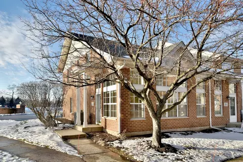 7 Carlton Ct, Elmhurst, IL 60126