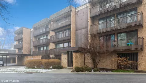 1815 Tanglewood Dr #1C, Glenview, IL 60025