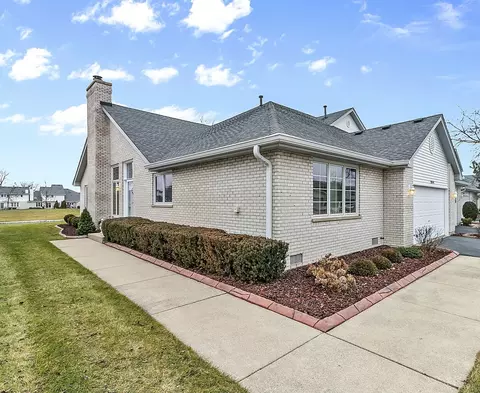 18144 Mockingbird Ln, Tinley Park, IL 60487