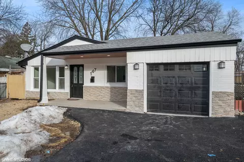 147 S Lake St, Mundelein, IL 60060