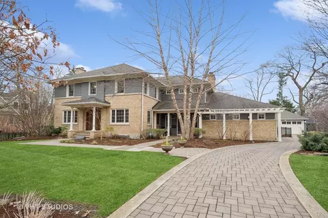 Exterior - 700 Indian Rd, Glenview, IL 60025 photo 2 of 17