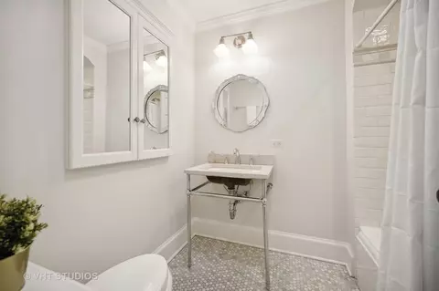 Bath - 700 Indian Rd, Glenview, IL 60025 photo 2 of 3