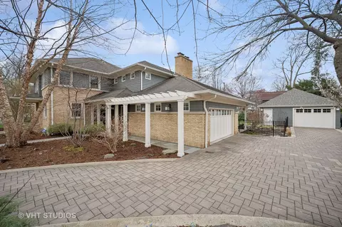 Exterior - 700 Indian Rd, Glenview, IL 60025 photo 3 of 17