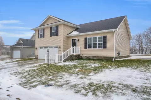 1904 Kathryn St, Urbana, IL 61802