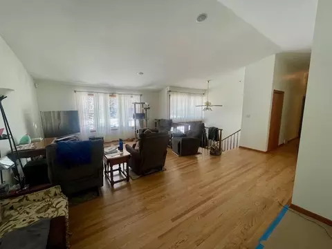 208 Valley Dr, Oakwood Hills, IL 60013 photo 4