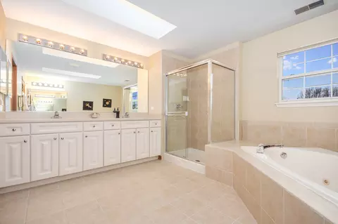 712 Eagle Brook Ln, Naperville, IL 60565 photo 21