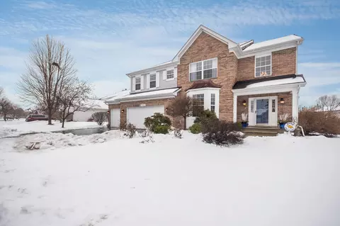 712 Eagle Brook Ln, Naperville, IL 60565 photo 2