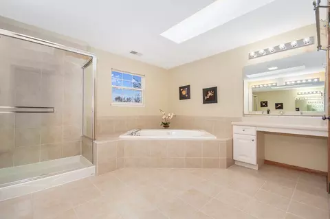 712 Eagle Brook Ln, Naperville, IL 60565 photo 22