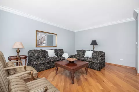 712 Eagle Brook Ln, Naperville, IL 60565 photo 9