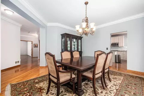 712 Eagle Brook Ln, Naperville, IL 60565 photo 10