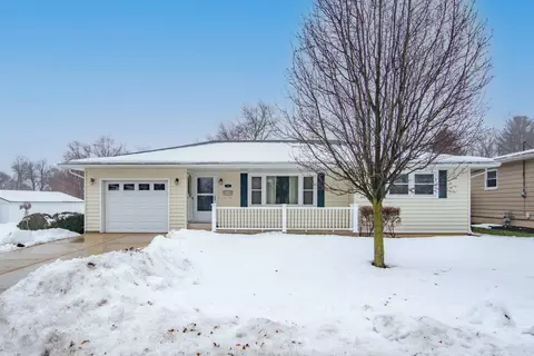 146 Donlin Ct, Sycamore, IL 60178