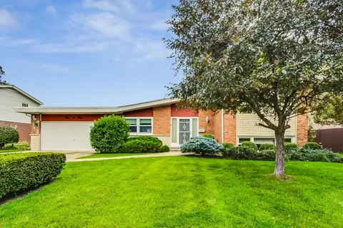 903 S Golfview Pl, Mount Prospect, IL 60056 photo 2