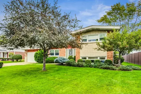 903 S Golfview Pl, Mount Prospect, IL 60056 photo 3