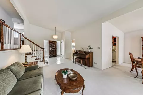 903 S Golfview Pl, Mount Prospect, IL 60056 photo 8
