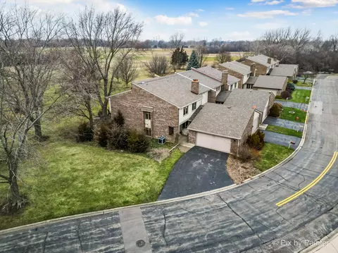 338 Saint Andrews Dr, Wood Dale, IL 60191