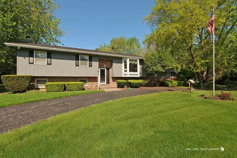 120 Cavin Ave, Winthrop Harbor, IL 60096