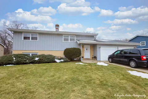 738 S Mchenry Ave, Crystal Lake, IL 60014