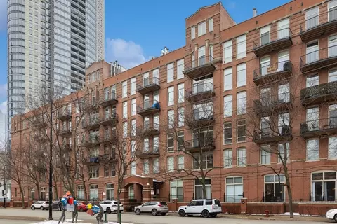550 N Kingsbury St #401, Chicago, IL 60654