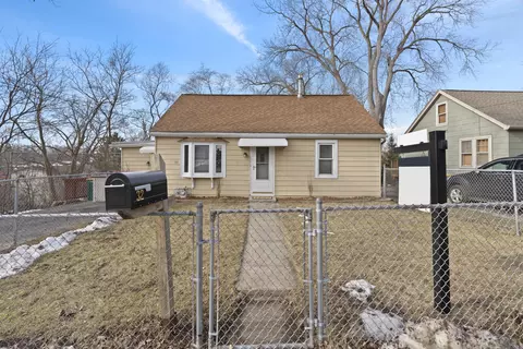 32 Arlington Ln, Fox Lake, IL 60020