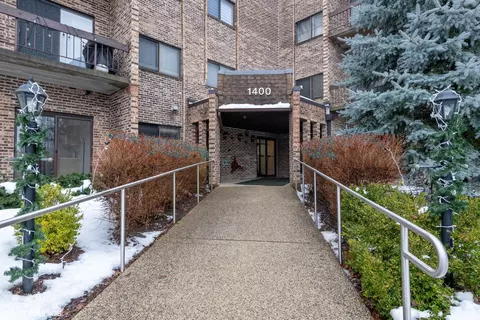 1400 N Elmhurst Rd #103, Mount Prospect, IL 60056