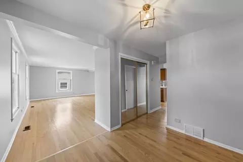 Entry Way - 1967 Briarcliffe Blvd, Wheaton, IL 60189 photo 2 of 2