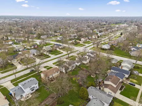 View/Area - 1967 Briarcliffe Blvd, Wheaton, IL 60189 photo 5 of 10