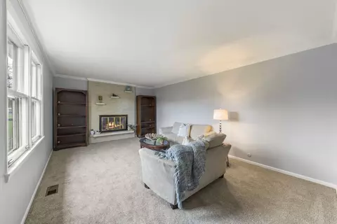 Living - 1967 Briarcliffe Blvd, Wheaton, IL 60189 photo 2 of 3