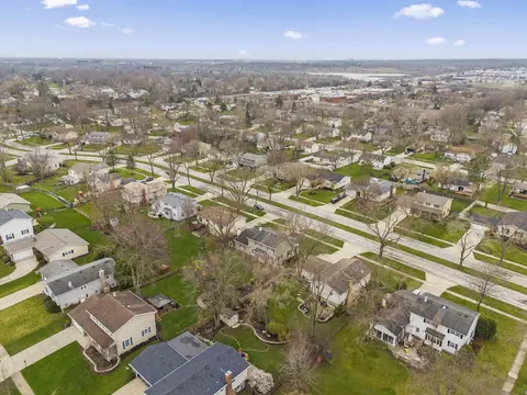 View/Area - 1967 Briarcliffe Blvd, Wheaton, IL 60189 photo 6 of 10