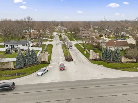 View/Area - 1967 Briarcliffe Blvd, Wheaton, IL 60189 photo 9 of 10