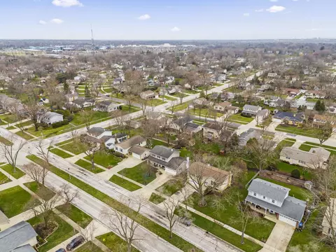 View/Area - 1967 Briarcliffe Blvd, Wheaton, IL 60189 photo 4 of 10