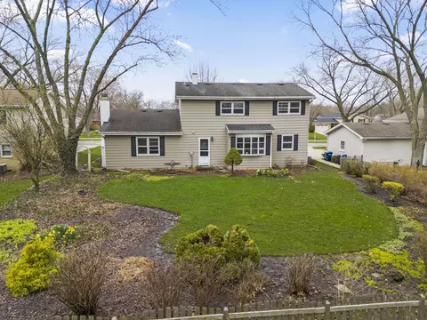 Exterior - 1967 Briarcliffe Blvd, Wheaton, IL 60189 photo 5 of 7