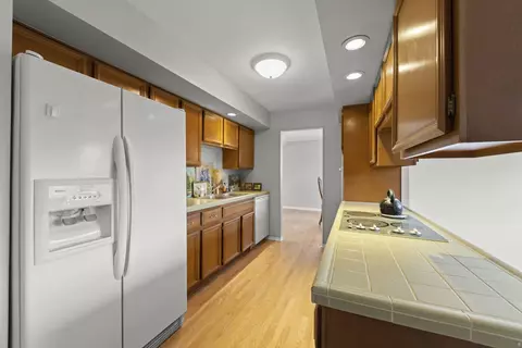 Kitchen - 1967 Briarcliffe Blvd, Wheaton, IL 60189 photo 1 of 6