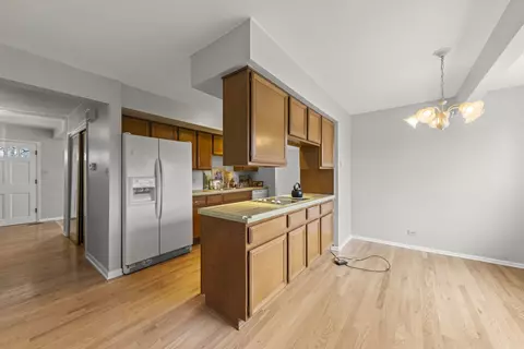 Kitchen - 1967 Briarcliffe Blvd, Wheaton, IL 60189 photo 5 of 6