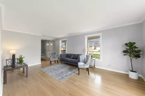 Living - 1967 Briarcliffe Blvd, Wheaton, IL 60189 photo 3 of 3