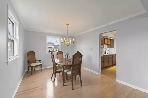 Dining - 1967 Briarcliffe Blvd, Wheaton, IL 60189 photo 1 of 3